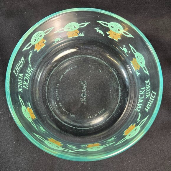 Pyrex Glass Snack Attack Bowl Star Wars Mandalorian Baby YODA 4-Cup NO LID - Picture 6 of 10